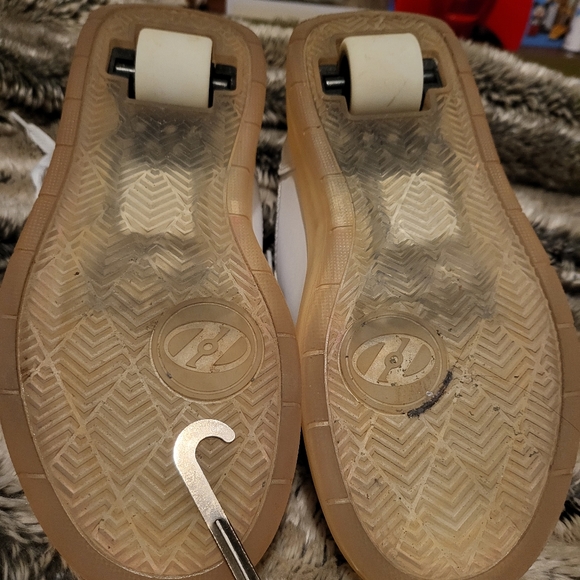 HEELYS LIGHT UP SKATE SHOES - Picture 4 of 6
